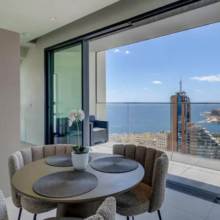 Mercury Tower Luxury شقة