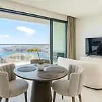 Apartment Isle Royal By Mercury Tower