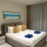 Isle Royal By Mercury Tower 公寓